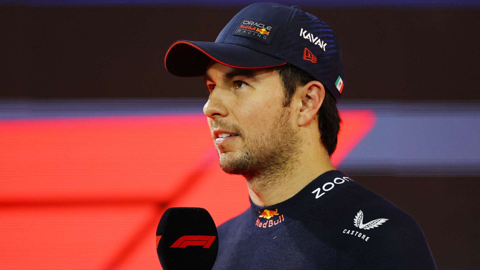 Este domingo saldrá desde la primera fila al lado de su compañero, el neerlandés Max Verstappen -que aspira a ganar un tercer título seguido- y por delante de los Ferrari