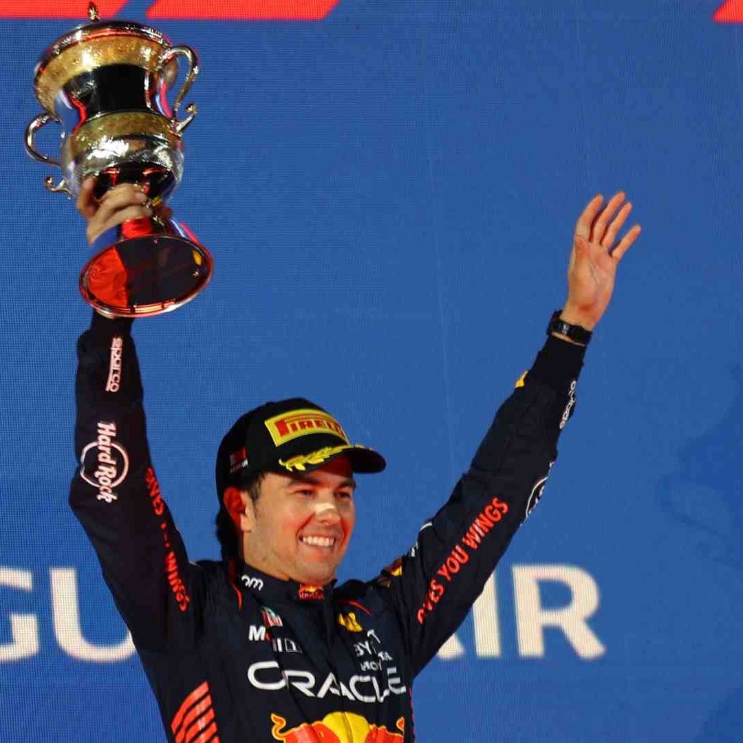 Sergio Pérez de Red Bull celebra segundo lugar en Bahréin