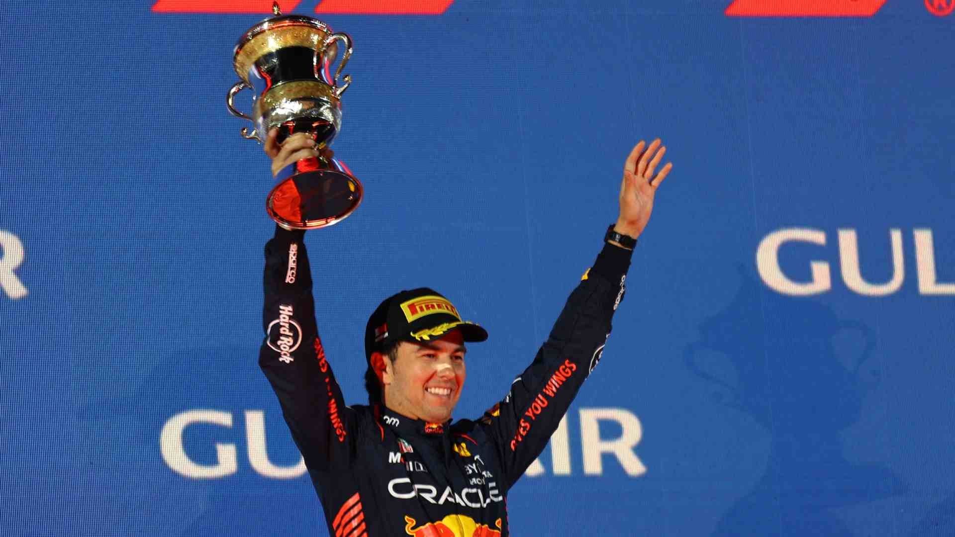 Sergio Pérez de Red Bull celebra segundo lugar en Bahréin