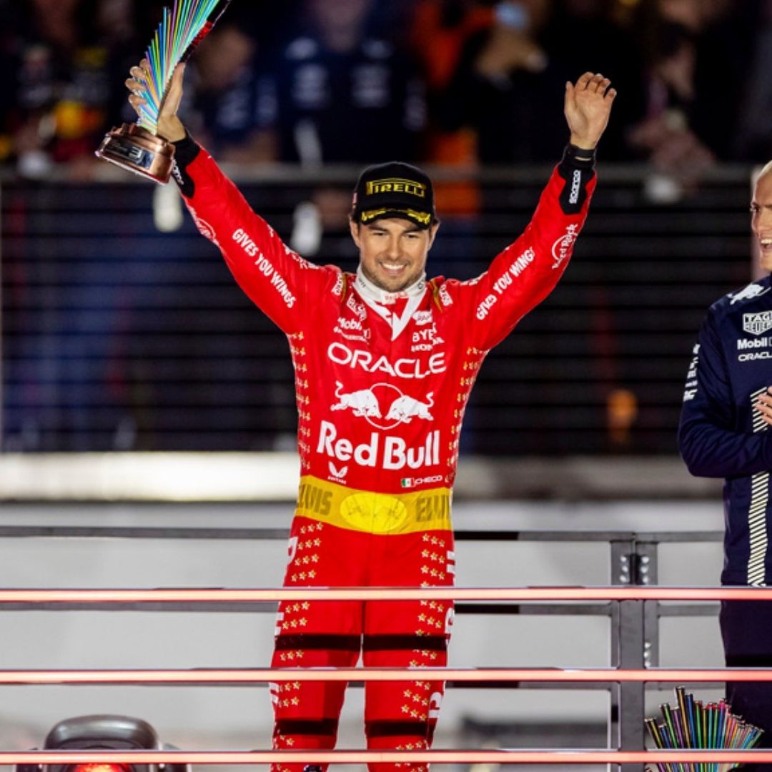 Checo Pérez es ídolo de grandes y pequeños. Foto: AP