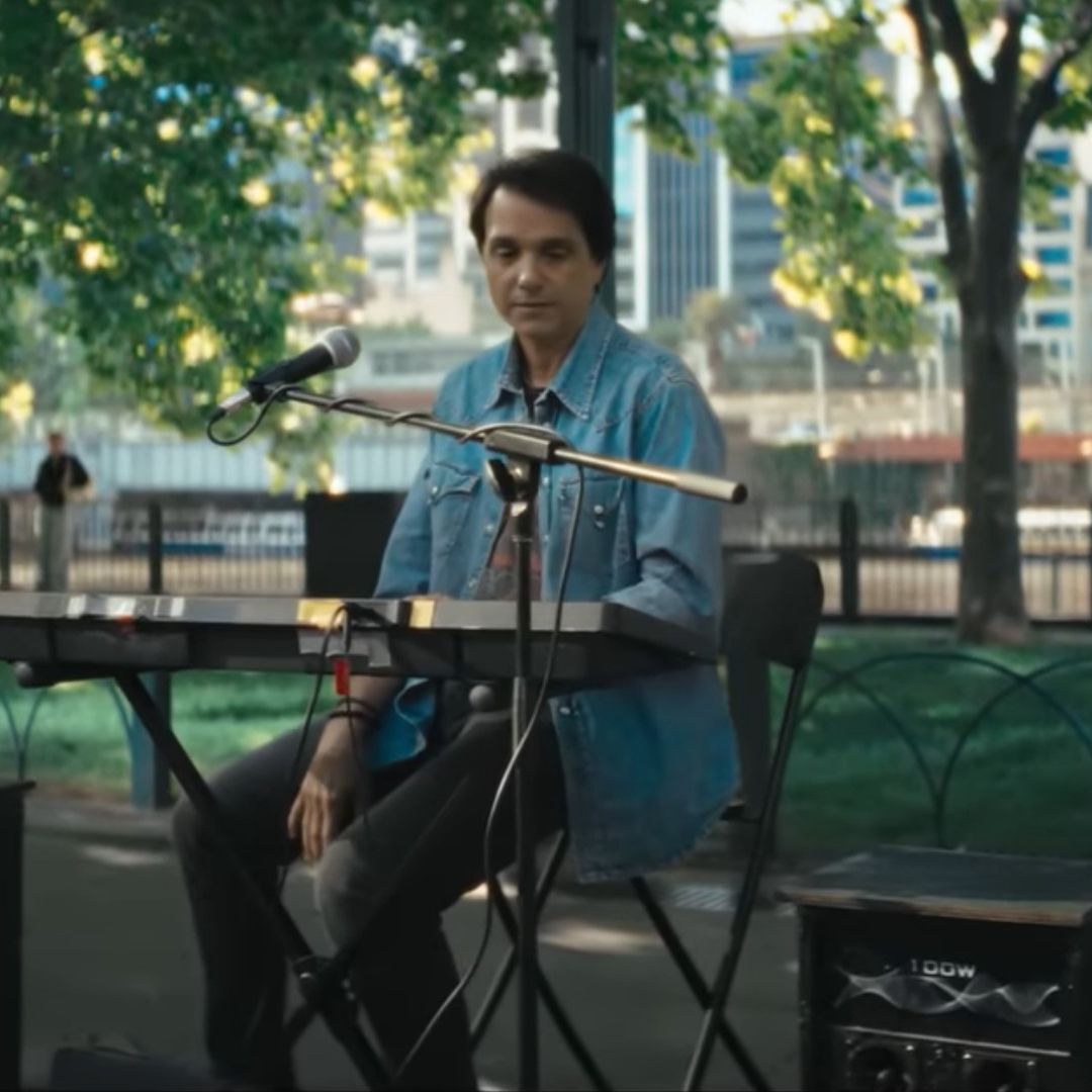 Ralph Macchio protagoniza nuevo video de Coldplay