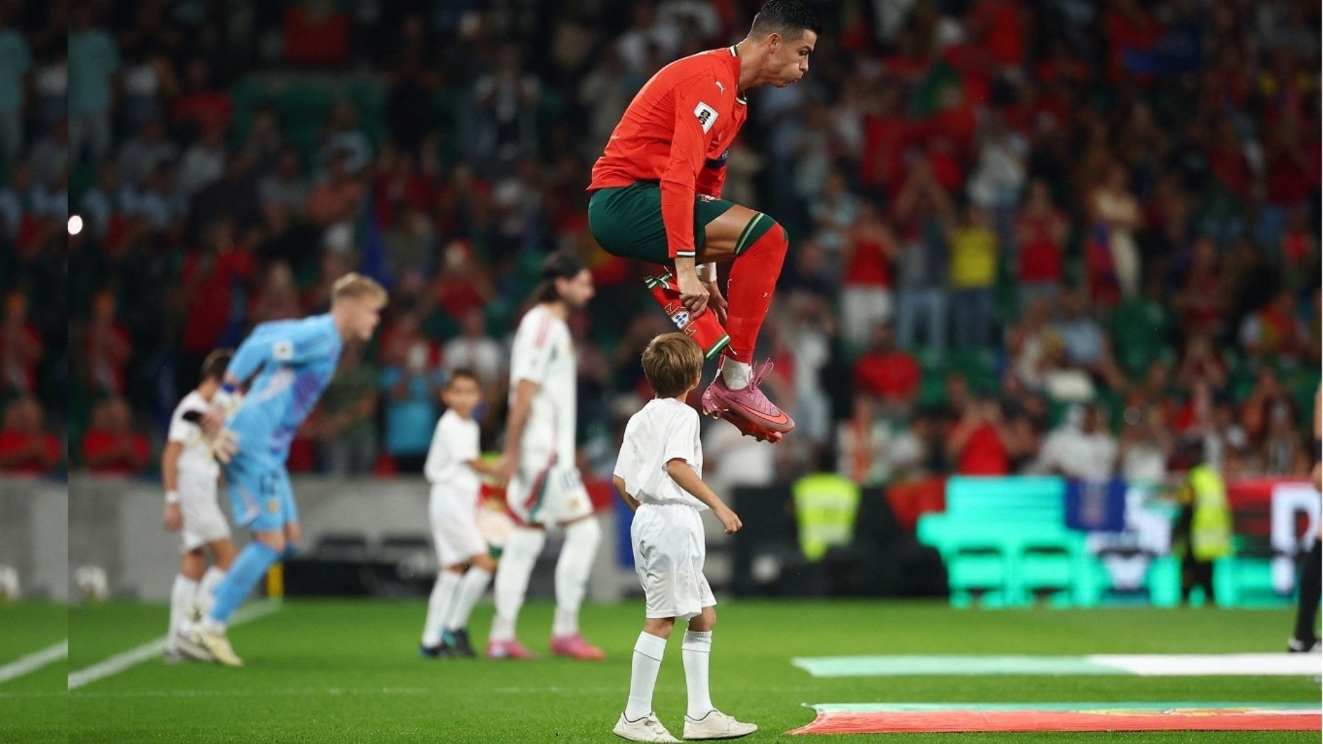 Cristiano Ronaldo está muy cerca de llegar a los mil goles en su carrera como futbolista.