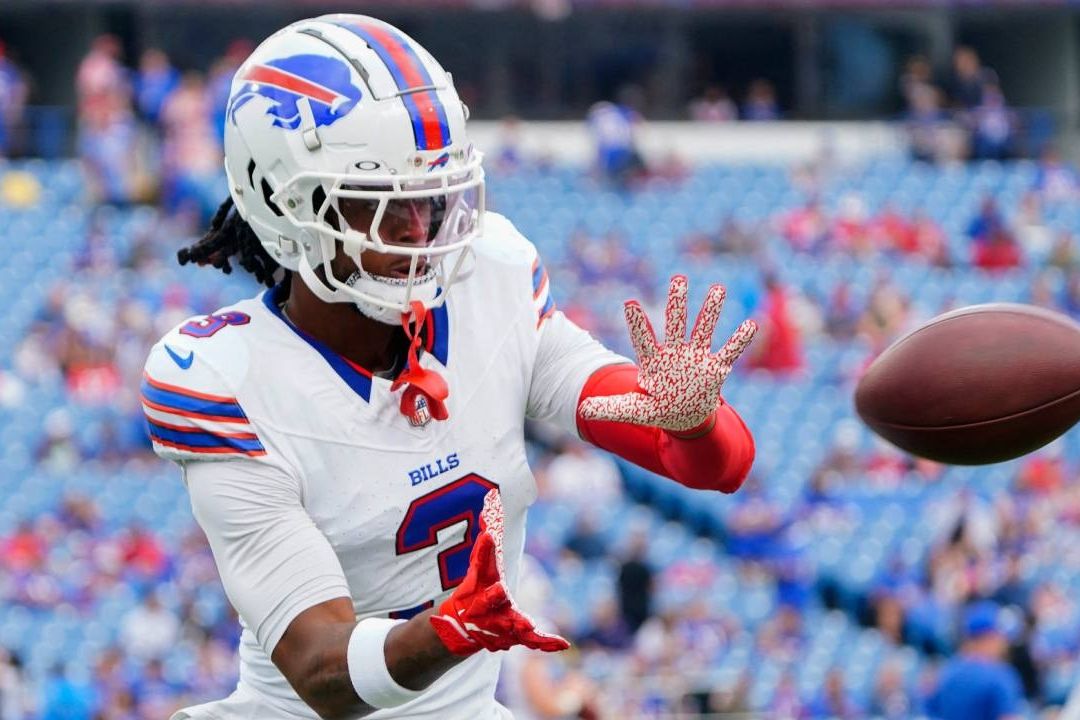 Damar Hamlin Reaparece en un Campo de la NFL tras Infarto