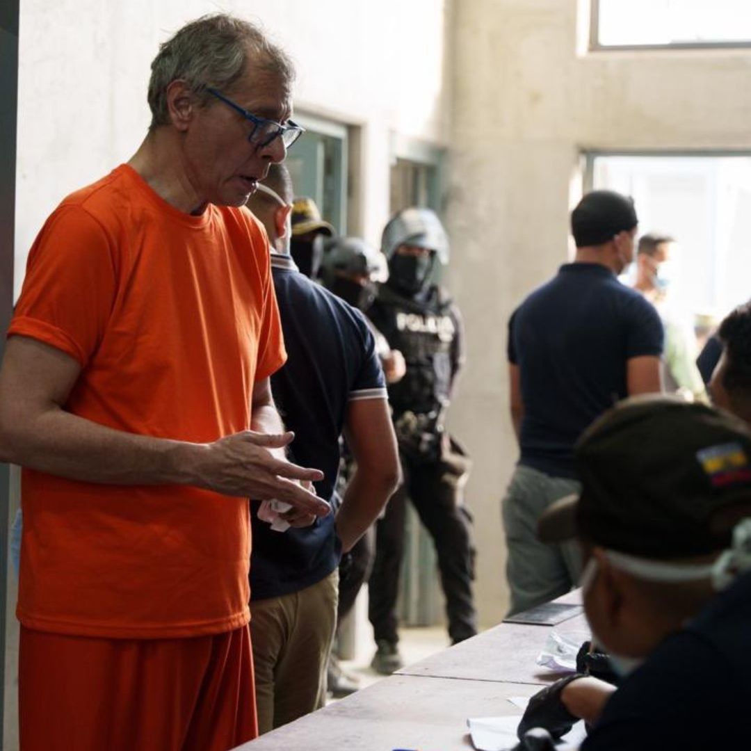 Jorge Glass, exvicepresidente de Ecuador, fue captado a la llegada a la cárcel de máxima seguridad de Santa Elena.