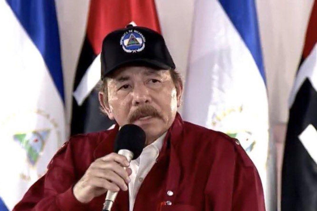 Daniel Ortega le Dice "Nazi" a Zelenski