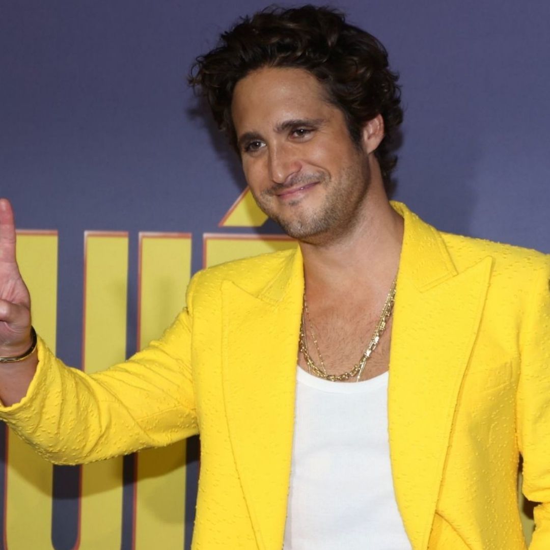 Diego Boneta sorprende en bar de CDMX