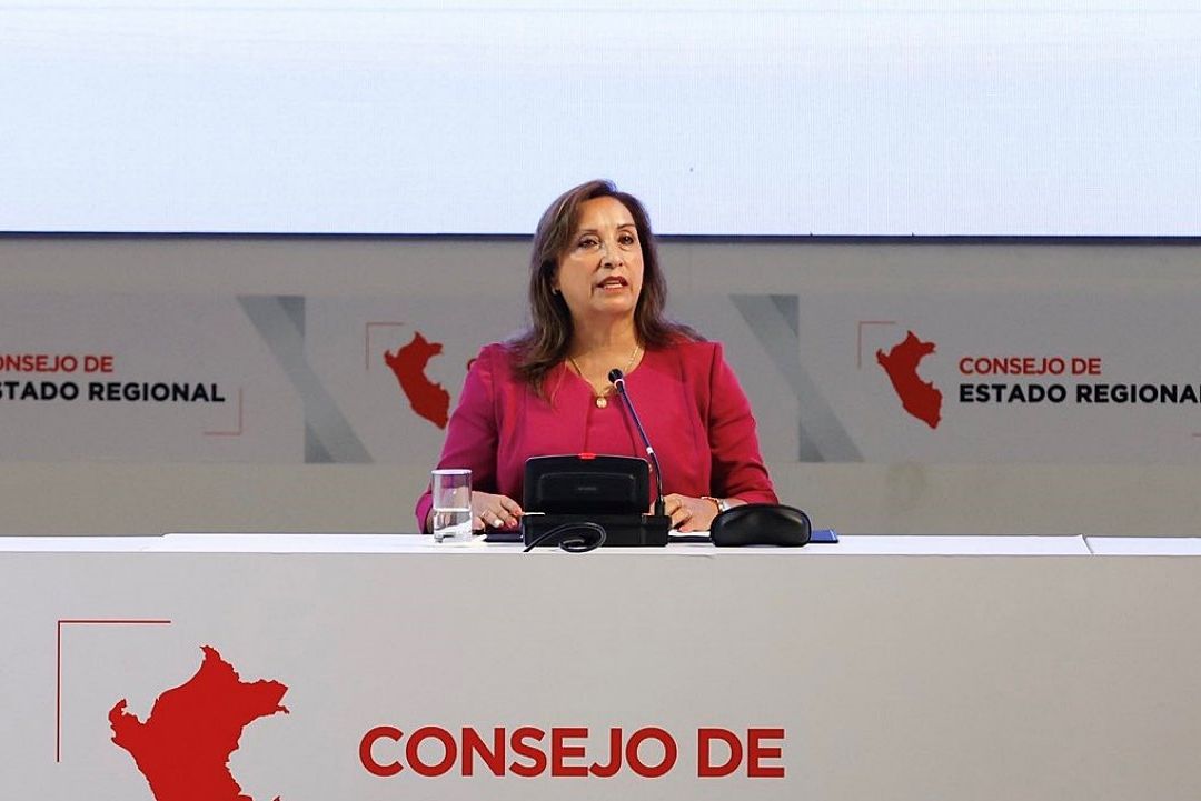 AMLO llama usurpadora a Dina Boluarte, quien le cuestionó si quería ser un dictador