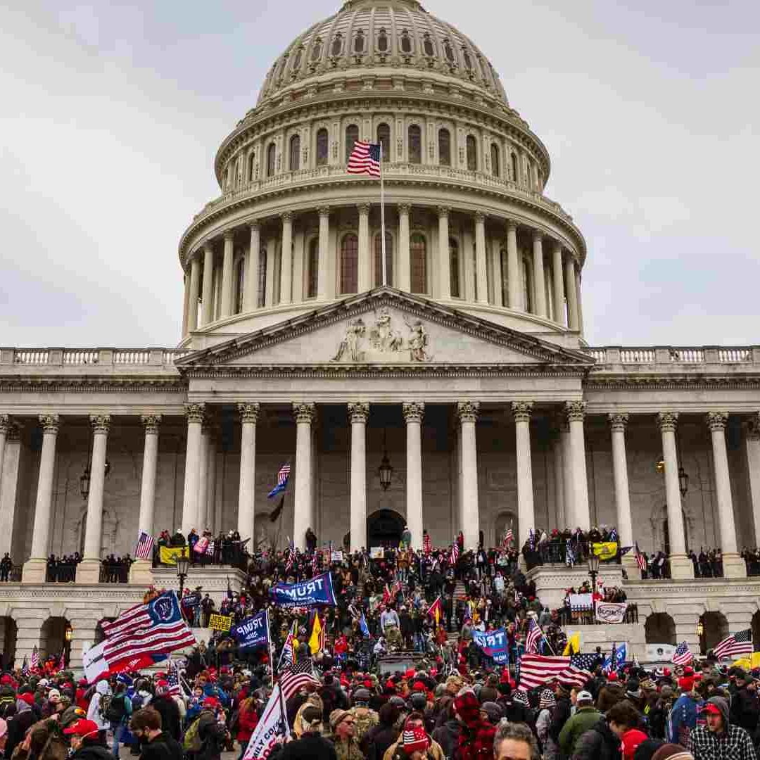 Por decisión unánime, comité investigador de la toma al Capitolio pide procesar a Donald Trump.