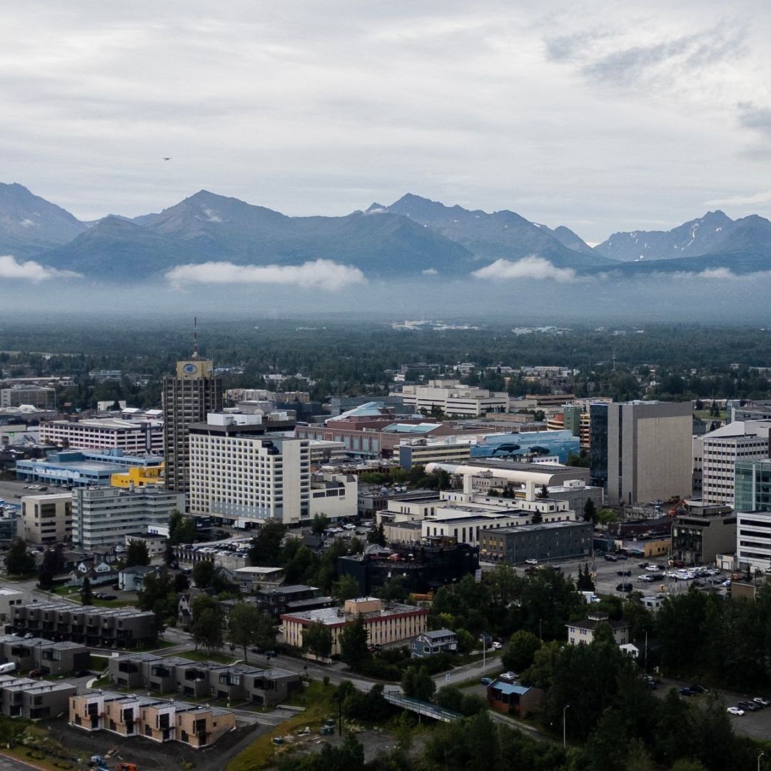 Así es Anchorage, Alaska, el Lugar donde Se Reunirán Donald Trump y Vladimir Putin
