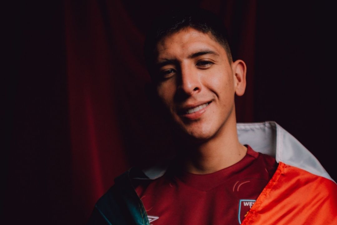 Edson Álvarez firma con el West Ham de Inglaterra