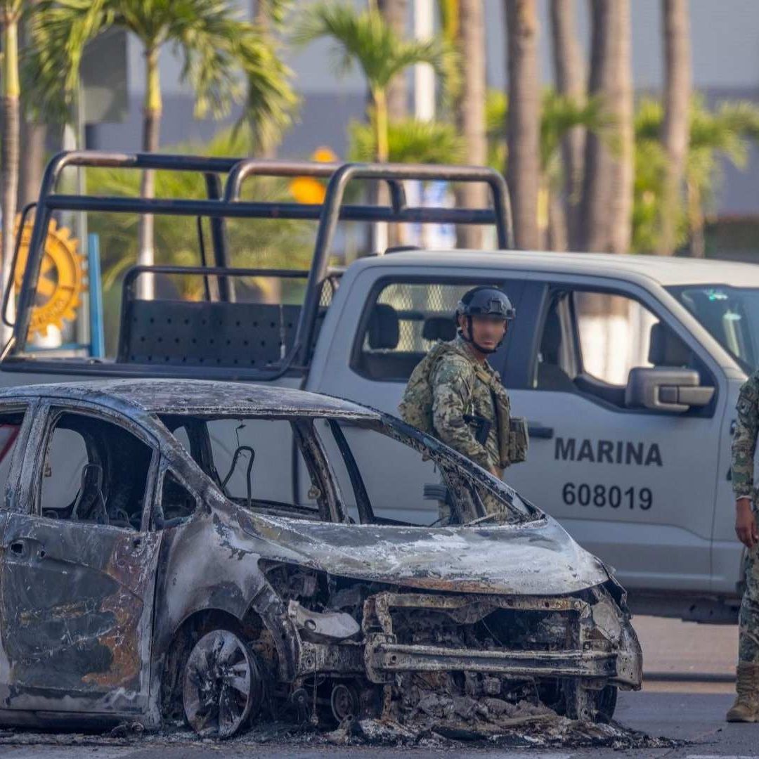 Vehículos incendiados en Puerto Vallarta, Jalisco.