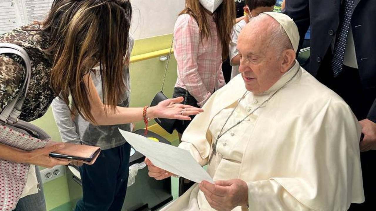 El Papa Francisco Saldrá del Hospital el Viernes