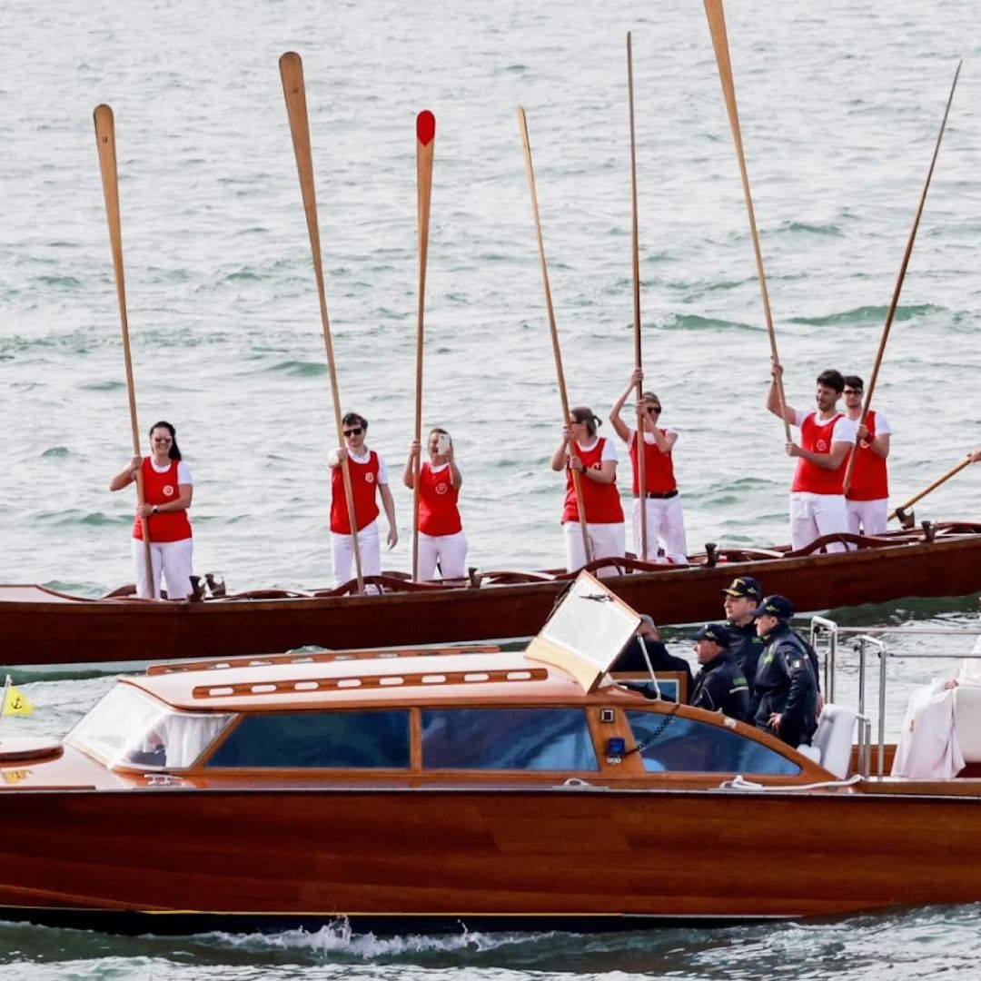 El Papa Francisco Visita Venecia, Recorre sus Canales y Celebra Misa Multitudinaria