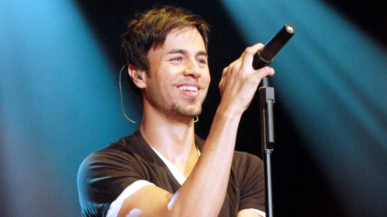 Enrique Iglesias No Estará en Festival Emblema, Tiene Neumonía