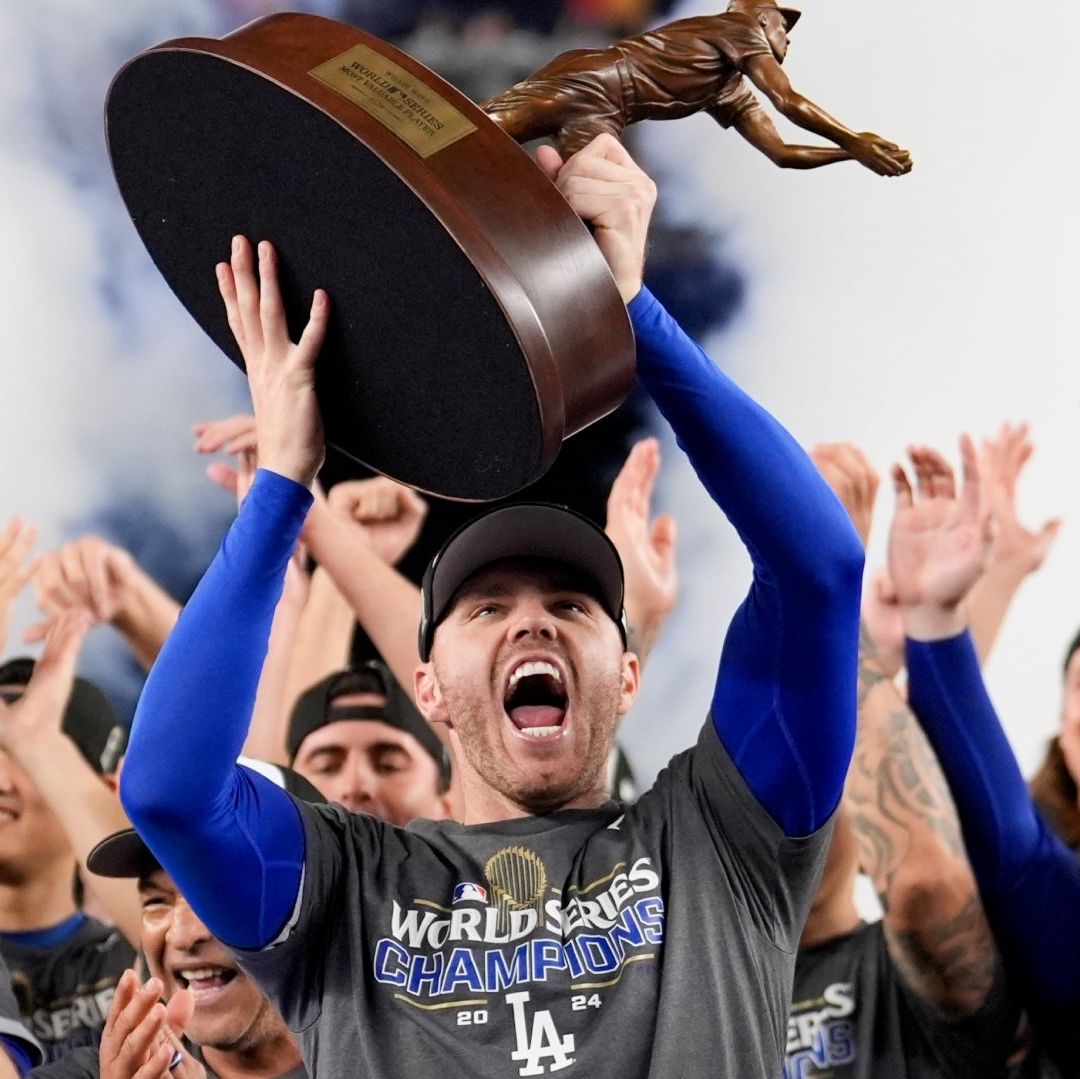 Freddie Freeman conectó cuatro cuadrangulares durante la Serie Mundial, un récord de Grandes Ligas. Foto AP