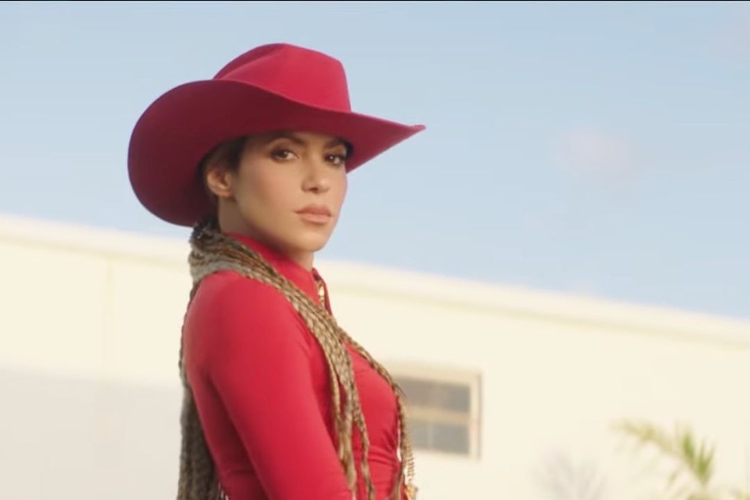 Shakira en el video de ‘El Jefe’ con Fuerza Regida