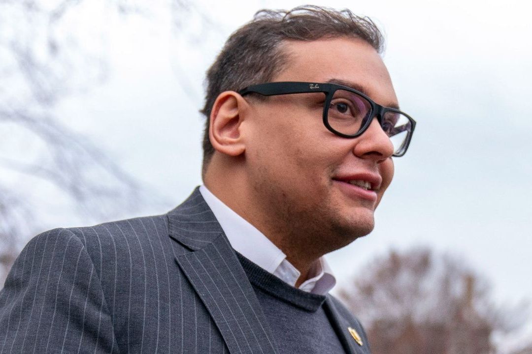 George Santos Obtiene Libertad Bajo Fianza en EUA