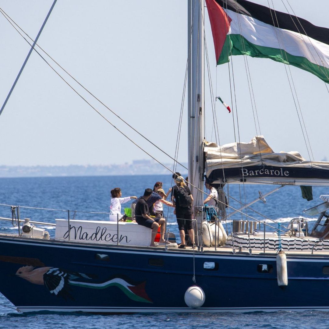 Barco con ayuda a Gaza