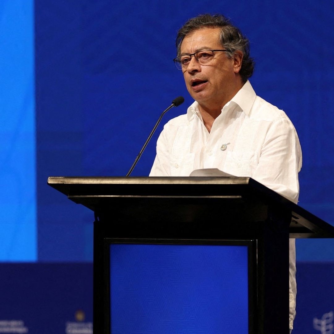 Gustavo Petro, presidente de Colombia, pidió respetó en el traslado de migrantes.