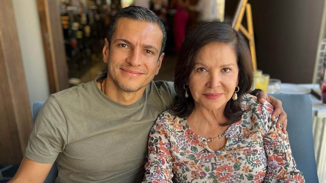 La actriz Ana Bertha Espín dijo estar muy orgullosa de su hijo, Jaime Lozano, quien triunfó con la Selección Mexicana en la Concacaf