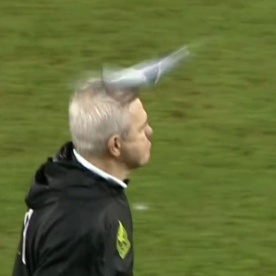 Agreden a Javier Aguirre en el Partido México contra Honduras