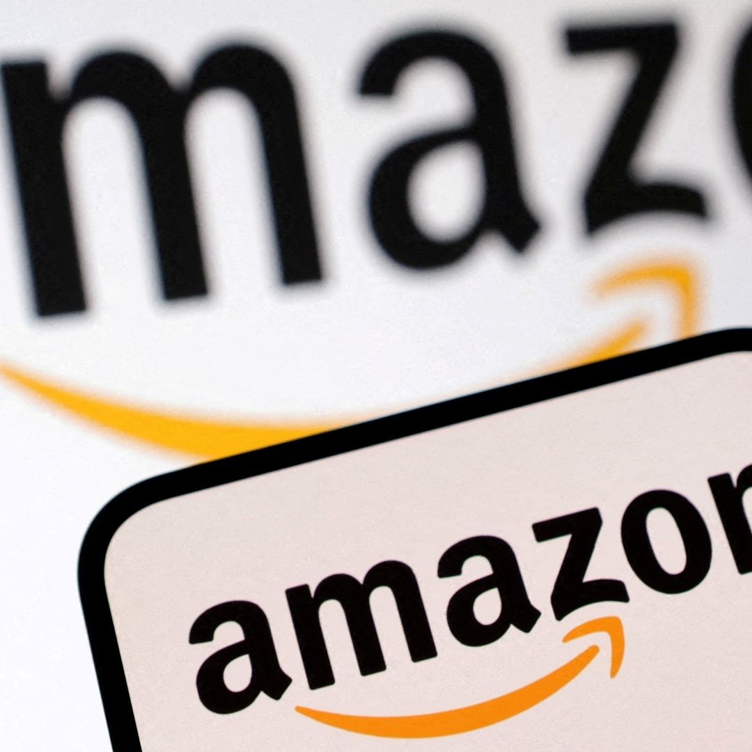 Logo de Amazon en un teléfono celular
