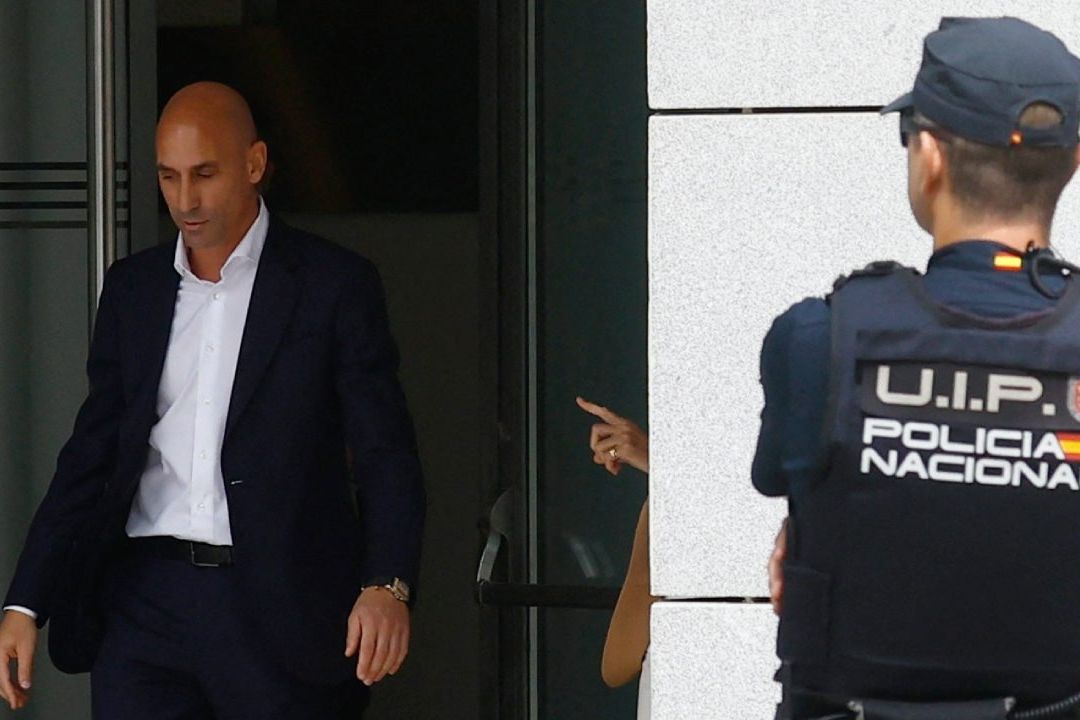 Caso Rubiales: Juez Cita a Vilda y Albert Luque como Investigados por el Beso a Jenni Hermoso