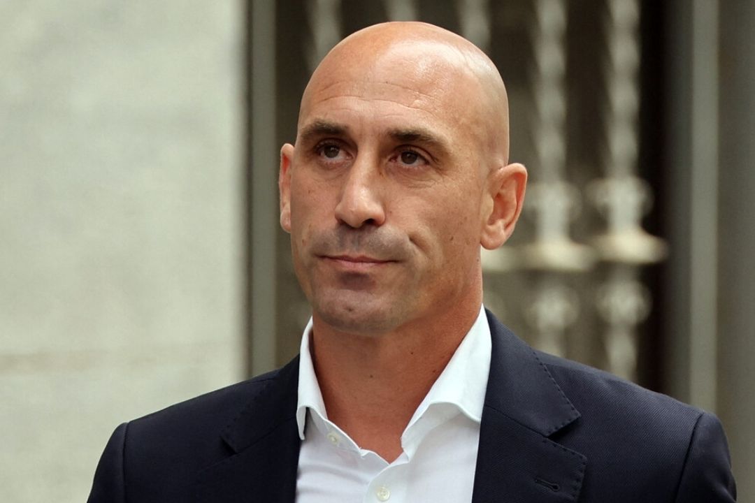 Suspende FIFA a Luis Rubiales por Beso Forzado a Jenni Hermoso
