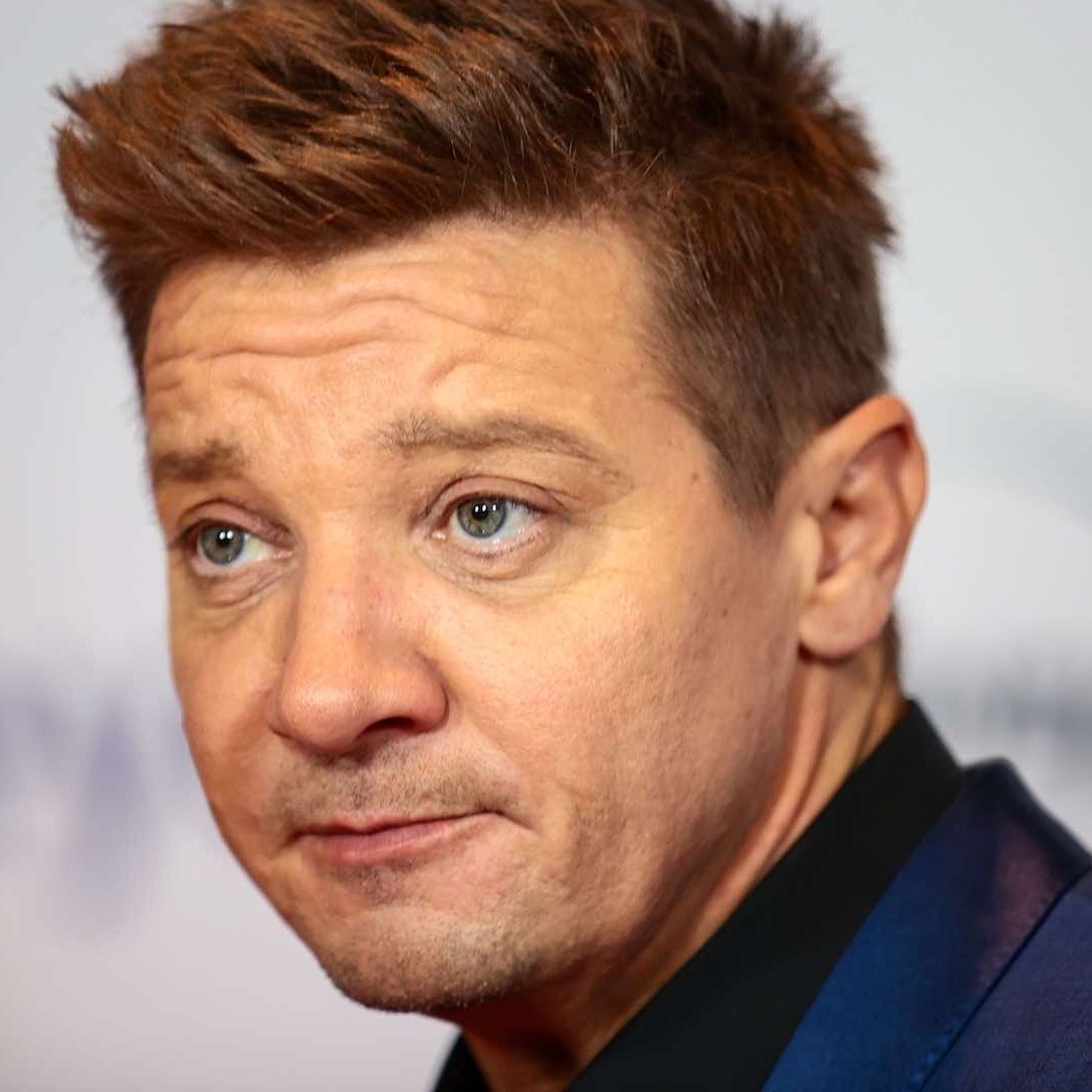 Jeremy Renner durante una alfombra roja