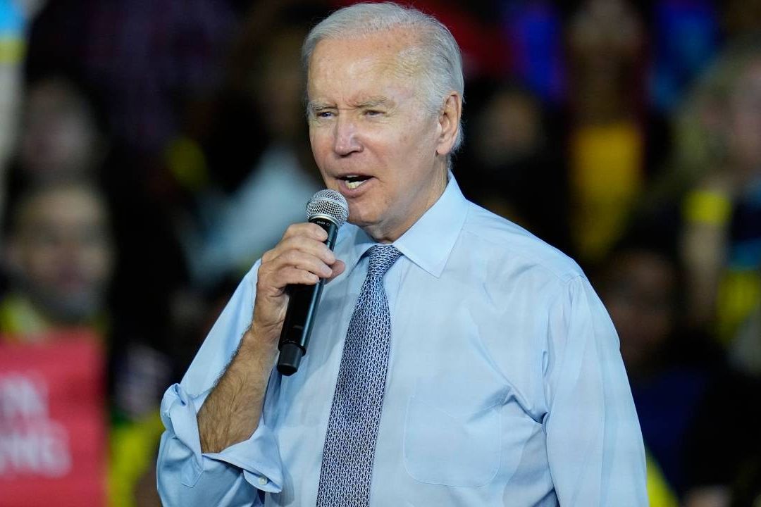 Algunos críticos han señalado que de postularse como candidato para el 2024, Biden tendría 81 años, lo cual genera polémica