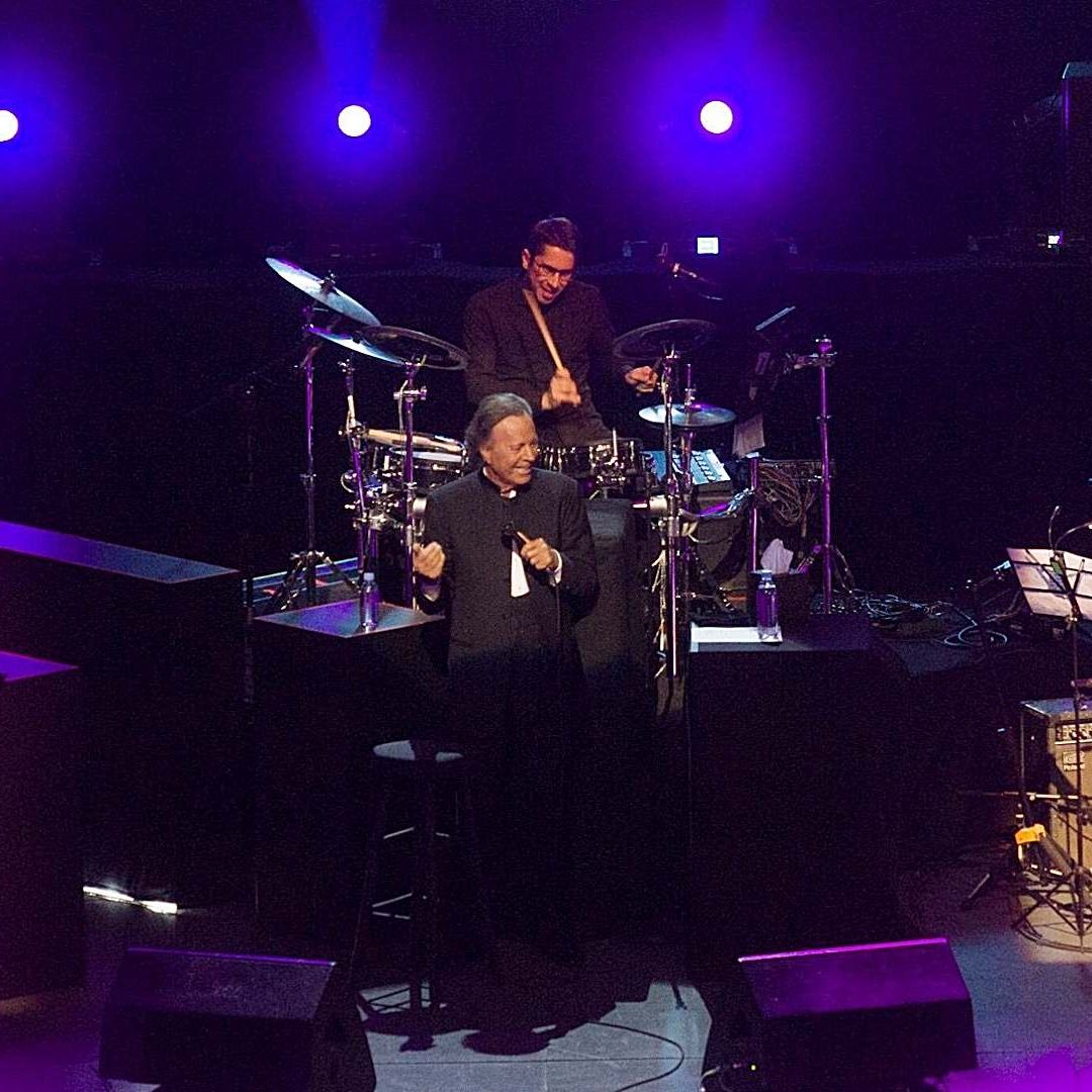 Julio Iglesias participará en proceso creativo para su bioserie