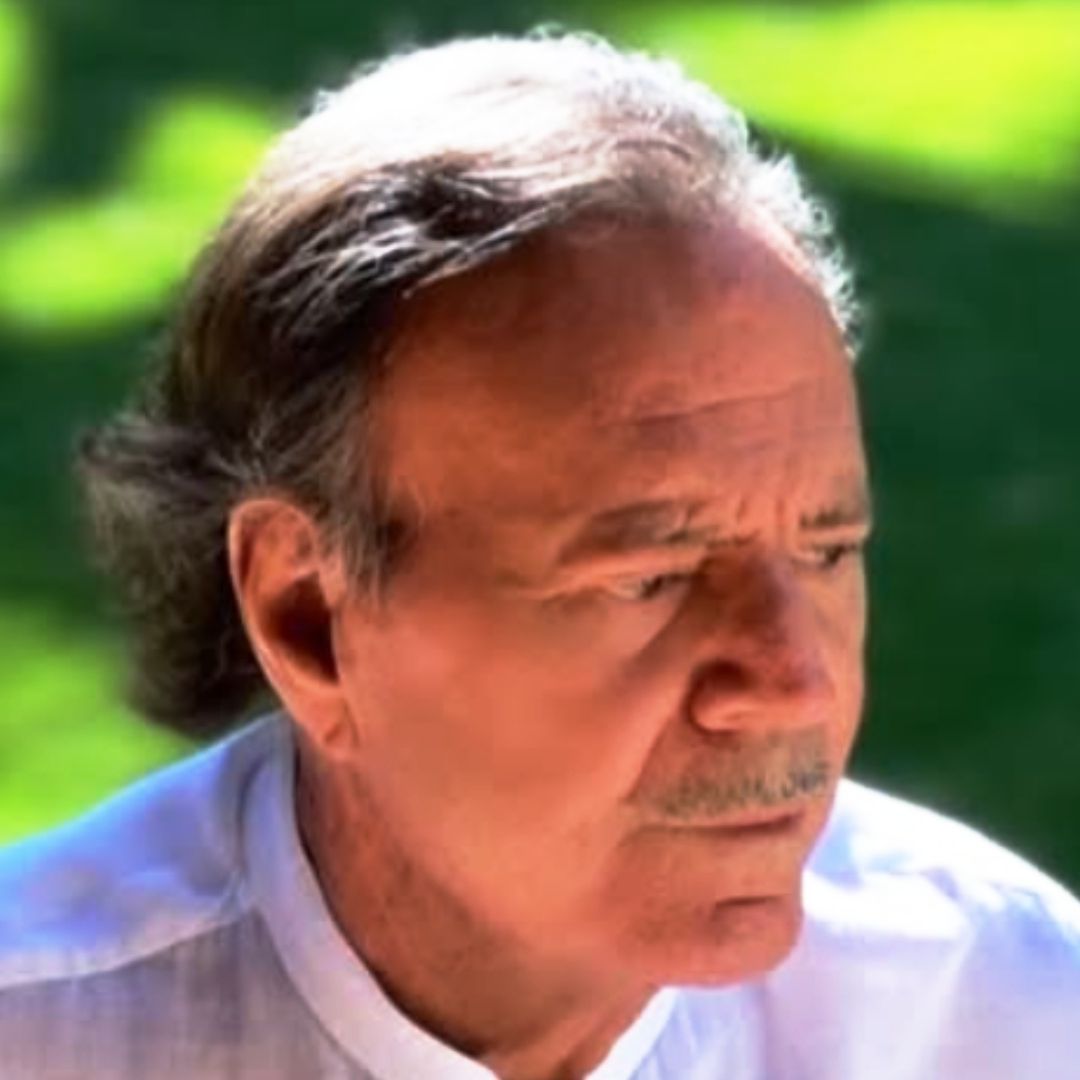 Julio Iglesias Reacciona a Denuncias de Agresiones Sexuales: "Acusaciones Son Falsas"