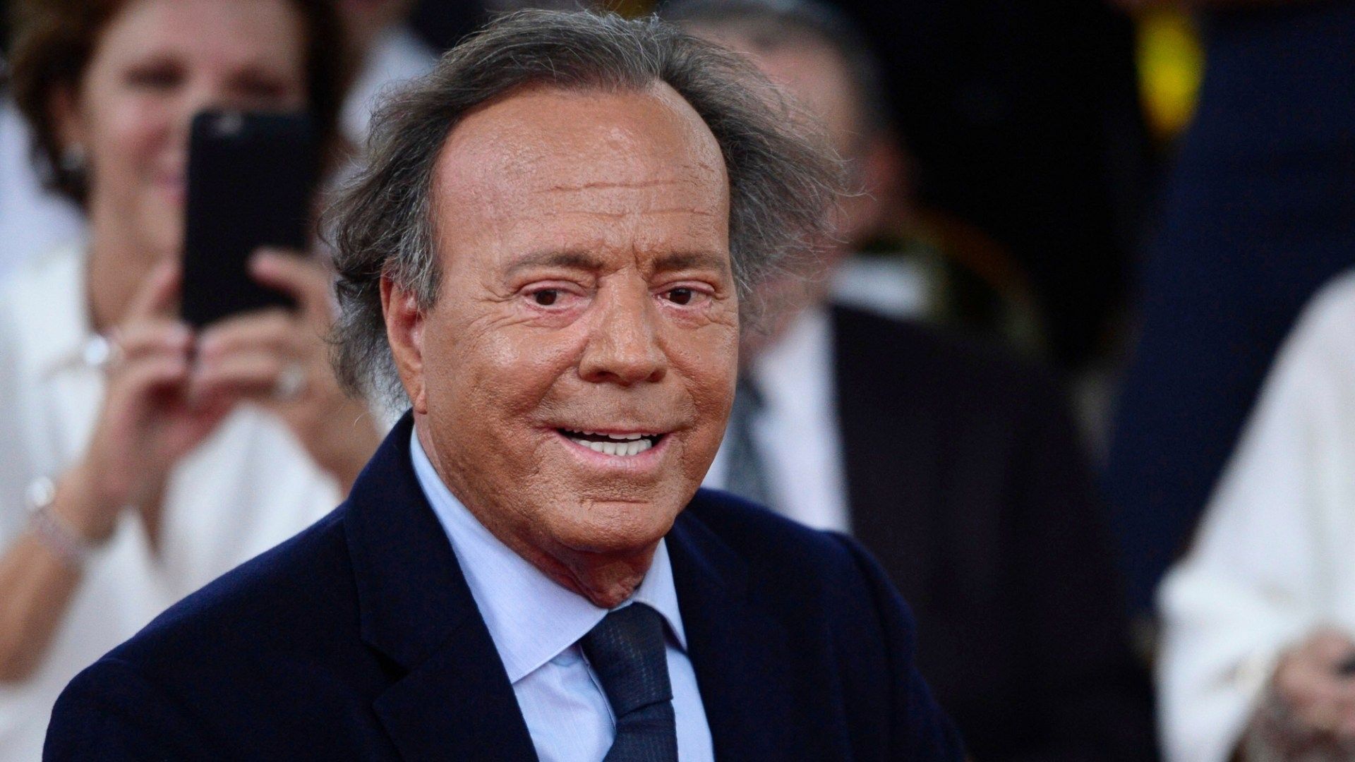 Julio Iglesias Pide Archivar Investigación en Su Contra Sobre Agresiones Sexuales.