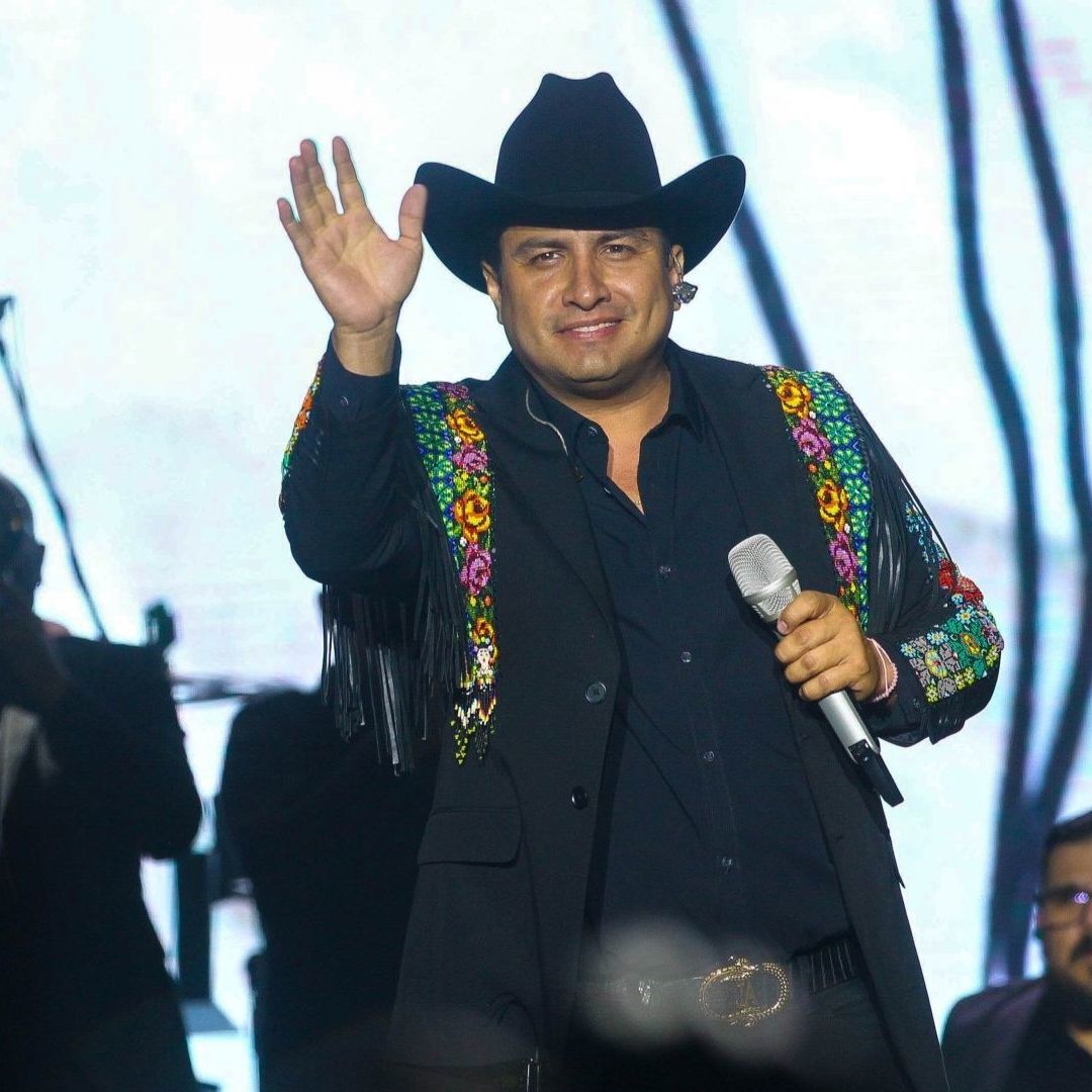 Julión Álvarez Pospone Concierto por Cancelación de Visa en EUA: “No Podemos Entrar”