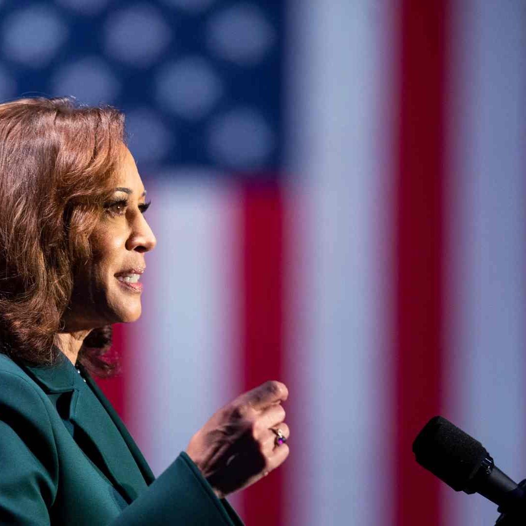 La vicepresidenta Kamala Harris habla en Tallahassee, Florida