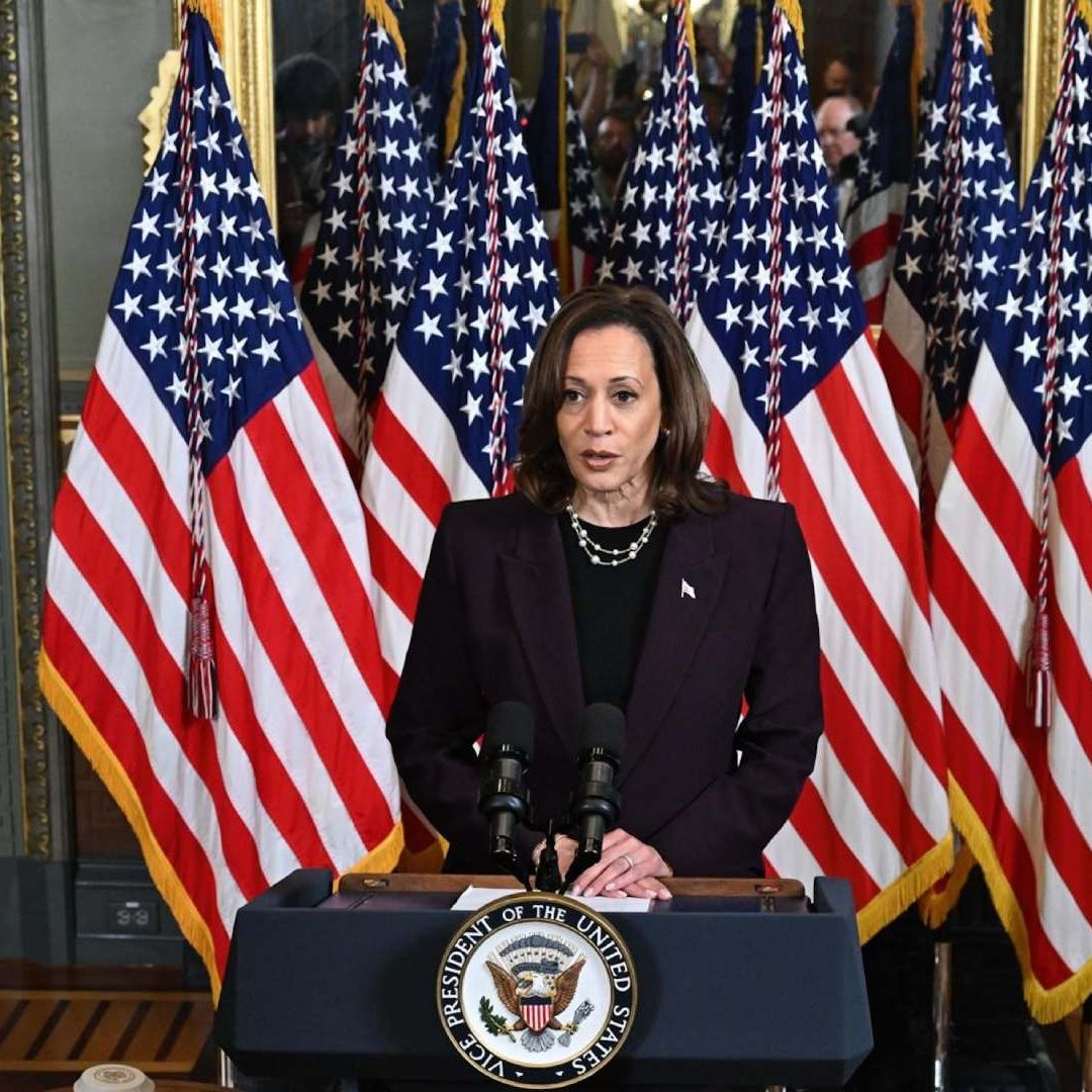 Campaña de Kamala Harris Recauda 200 MDD en una Semana y Sube su Popularidad