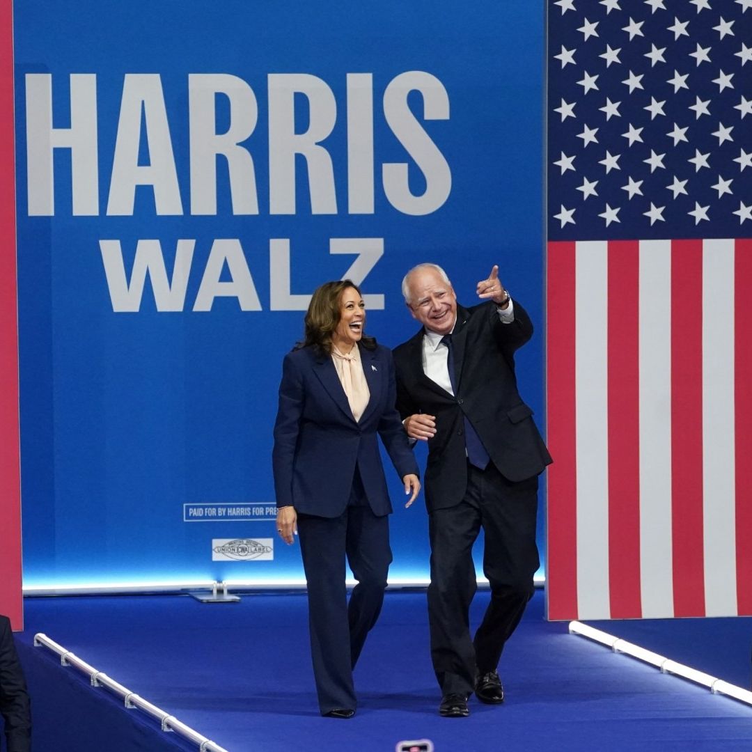 Kamala Harris y Tim Walz fueron ovacionados en la Universidad de Temple, en Filadelfia