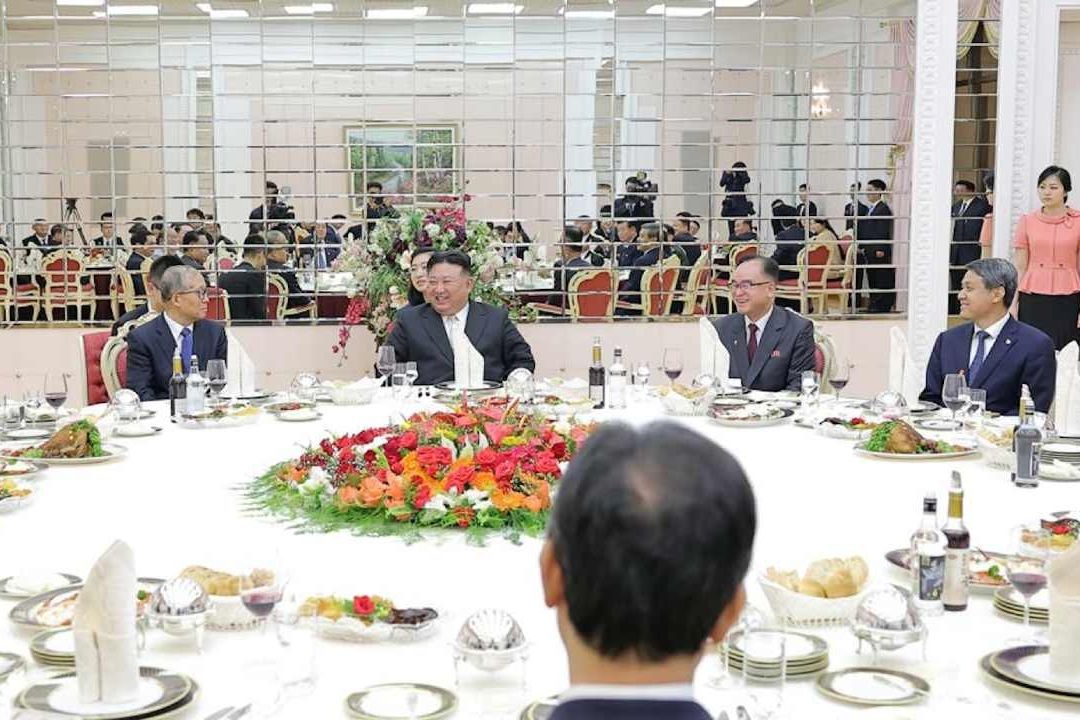 Kim Jong Un Agasaja a China en Pionyang por Aniversario de la Guerra de Corea