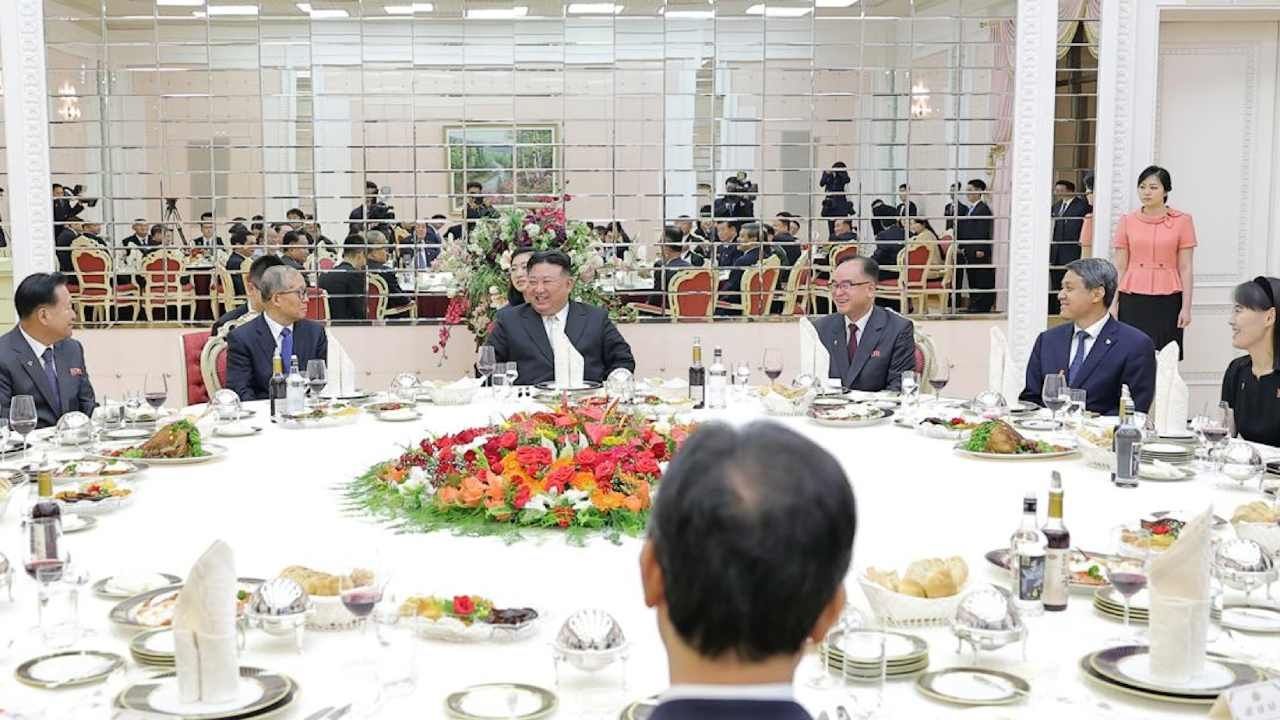 Kim Jong Un Agasaja a China en Pionyang por Aniversario de la Guerra de Corea