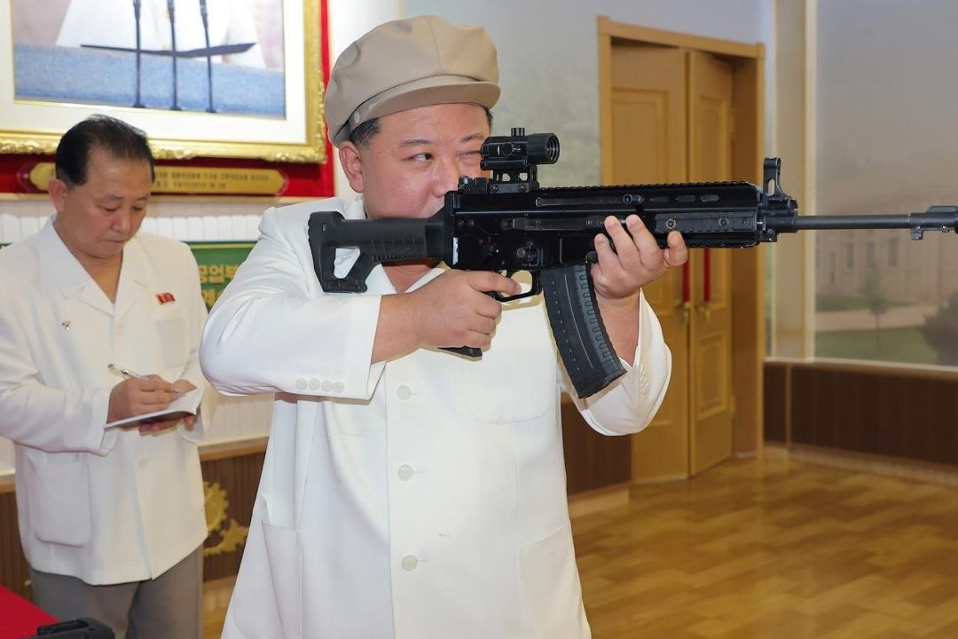 Kim Jong Un Inspecciona Importantes Fábricas de Armas de Corea del Norte