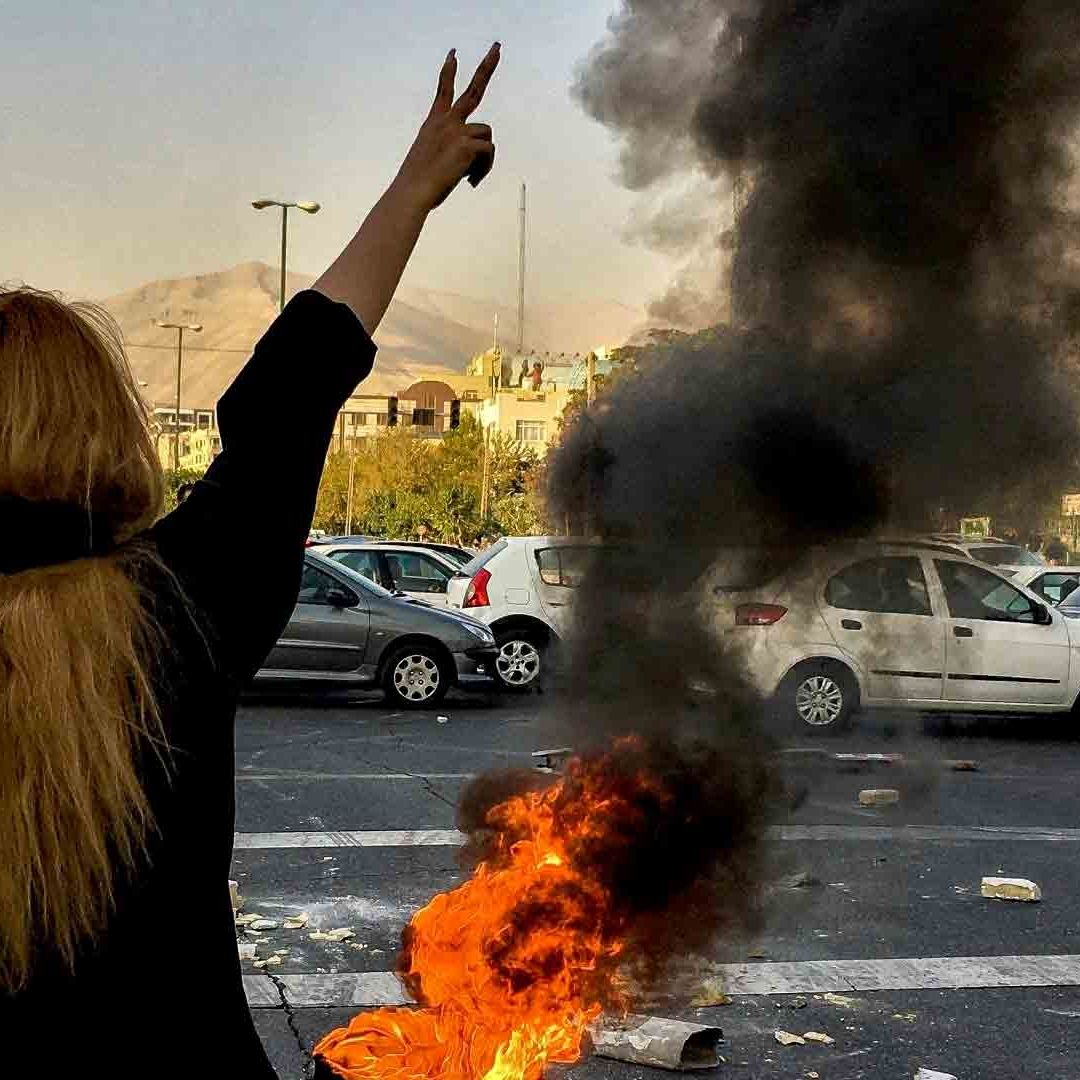 Irán ejecutó a un joven detenido durante protestas por la muerte de Mahsa Amini