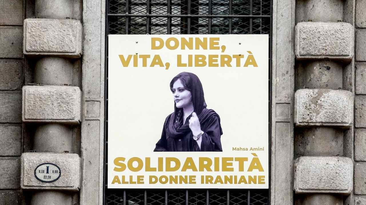 Mahsa Amini, A un Año de su Muerte: Irán Impide a Familia Conmemorar en Público