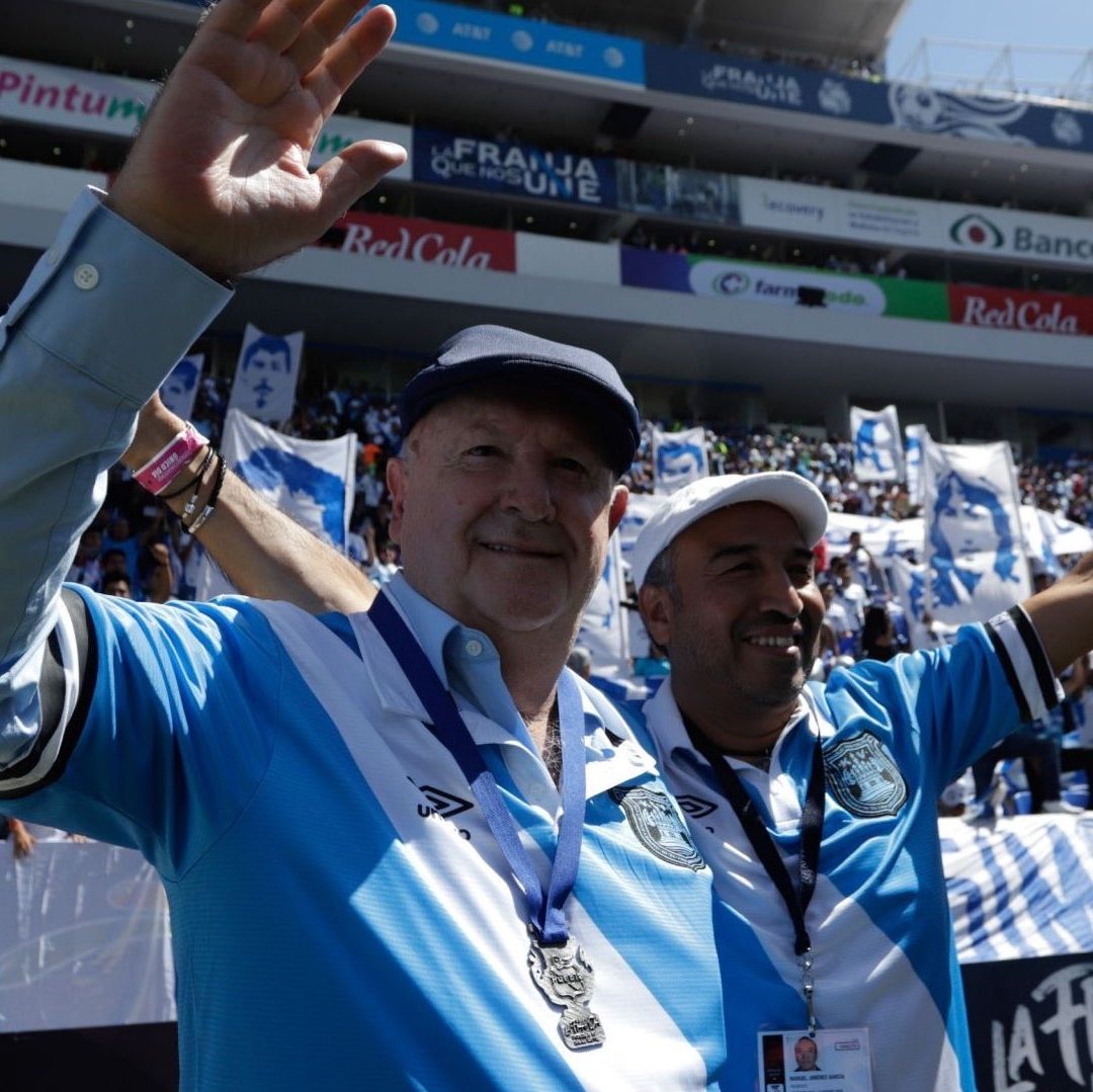 Legisladores en Puebla Proponen Cambio de Nombre de Estadio Cuauhtémoc a Manuel Lapuente