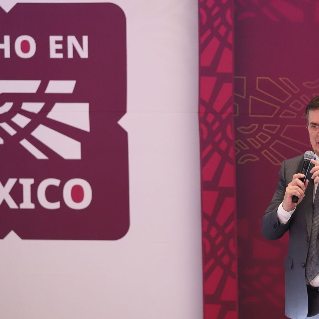 Marcelo Ebrard encabezó la presentación del sello "Hecho en México", para proyectar a un país competitivo y unido.