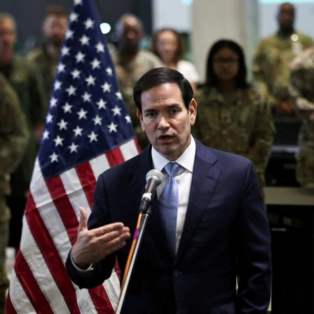 Marco Rubio en encuentro con medios luego de visitar el Centro de Coordinación Civil-Militar en el sur de Israel. Foto: Reuters