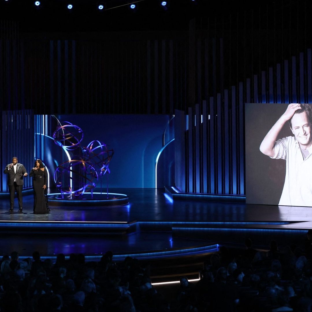 ¡No Estoy Llorando! Es el Homenaje a Matthew Perry de 'Friends' en los Emmy