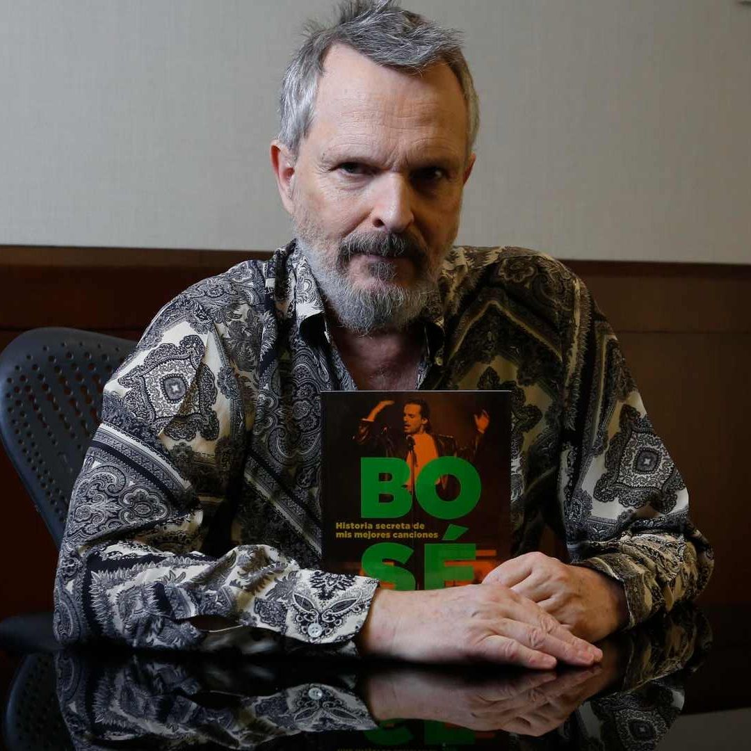 Miguel Bosé participa en la FIL