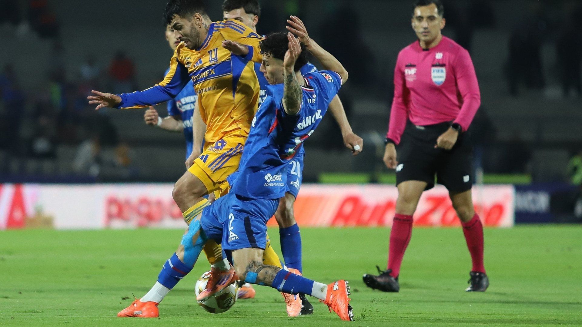 Lanzan Grito Homofóbico Contra Nahuel Guzmán en Cruz Azul vs Tigres; ¿Qué Sanciones Habría?.