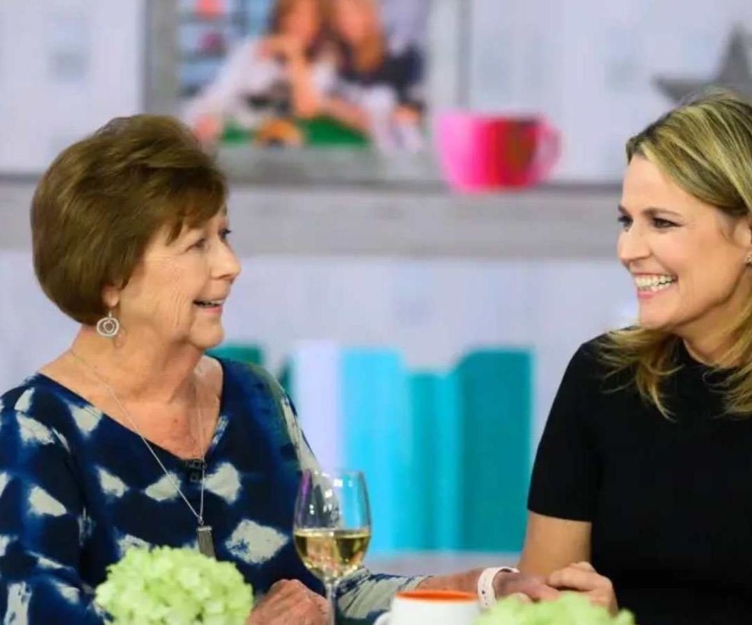 n esta imagen proporcionada por NBCUniversal, Savannah Guthrie (derecha) y su madre, Nancy, hablan el miércoles 17 de abril de 2019 en Nueva York. (Nathan Congleton/NBCUniversal vía AP)