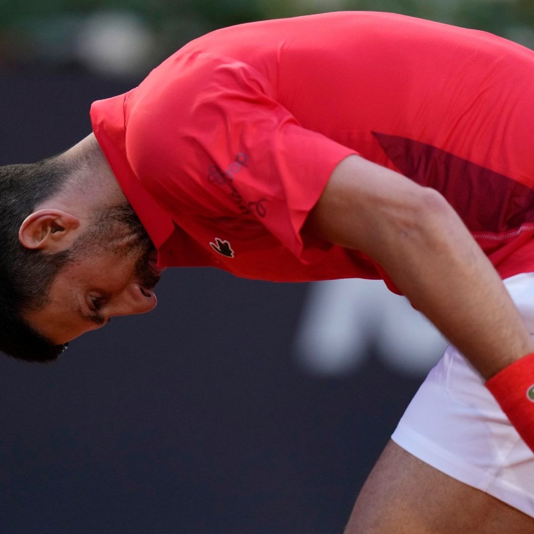 Aunque Djokovic no quedó contento con lo sucedido, no se retirará del Masters 1000 de Roma. Foto: AP